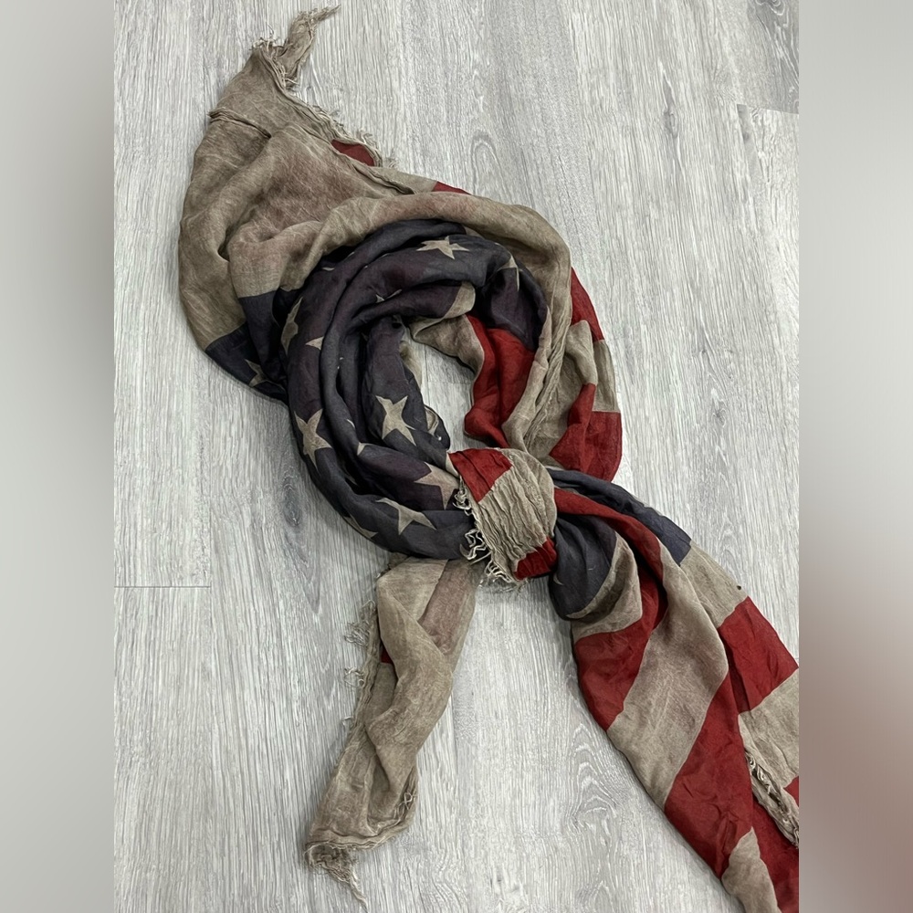 John Varvatos American Flag scarf. - Picture 10 of 11
